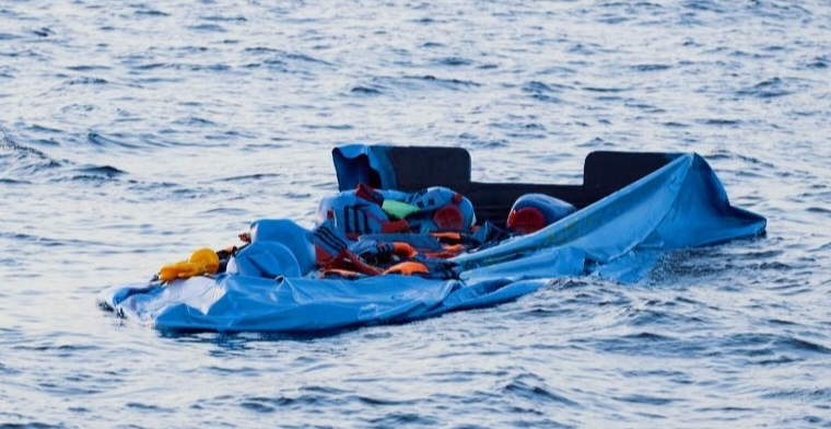 লিবিয়ার উপকূলে নৌকাডুবি দুর্ঘটনায় উদ্ধারকাজ