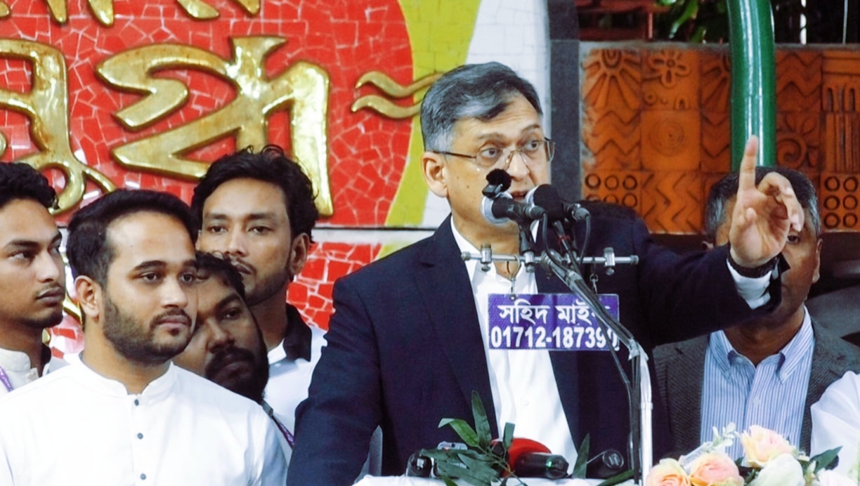 সালাহউদ্দিন আহমেদ বক্তব্য দিচ্ছেন শোকরানা অনুষ্ঠানে