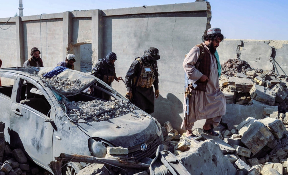 আফগানিস্তানে পাকিস্তানের বিমান হামলায় ধ্বংস হওয়া বাড়ি