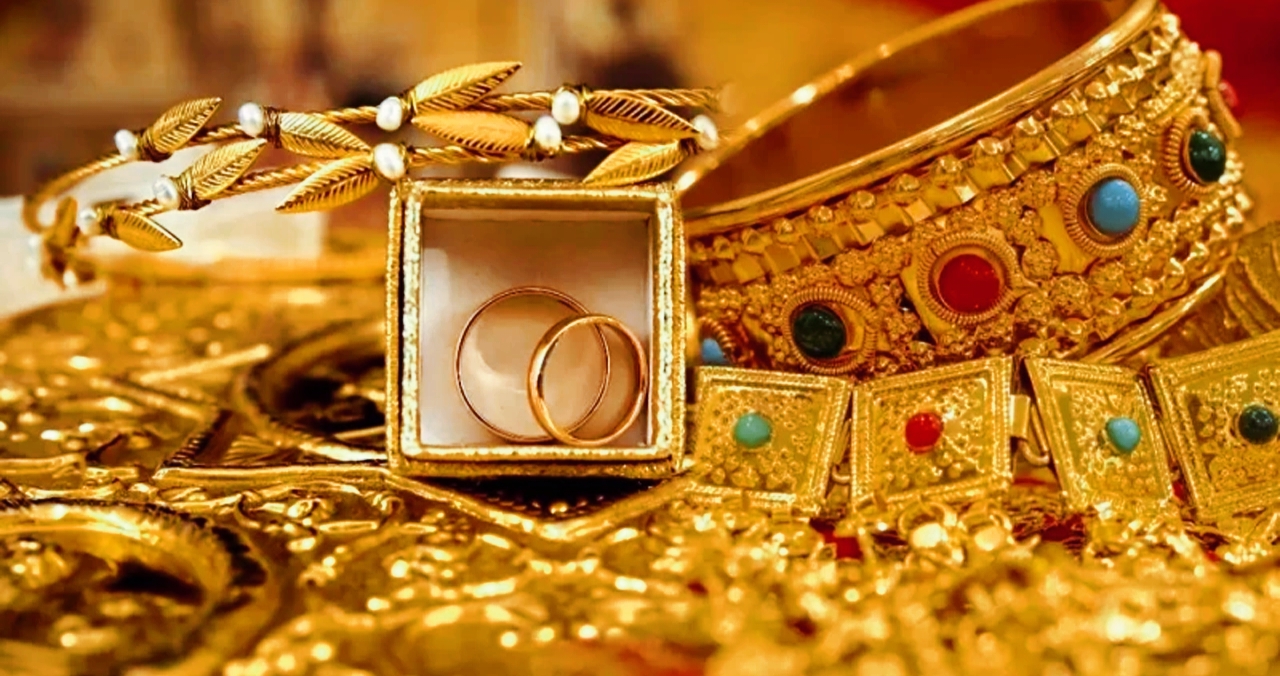 আন্তর্জাতিক বাজারে স্বর্ণের দাম কমছে, ডলার ও সুদের অনিশ্চয়তার প্রভাব