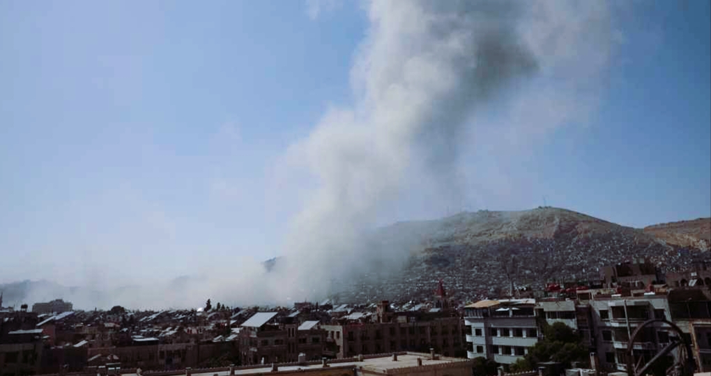 সিরিয়ায় ইসরায়েলের বিমান হামলার দৃশ্য