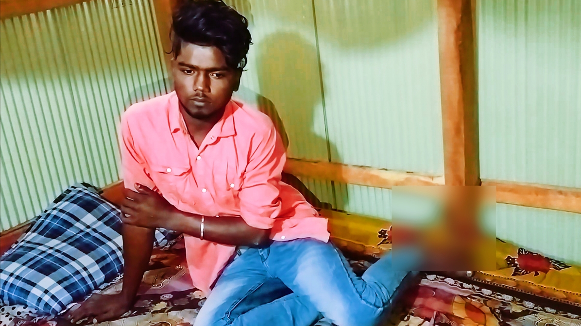 নোয়াখালীতে শিকলে বাঁধা স্বামীকে ঘরের ভেতর রাখা ঘটনা