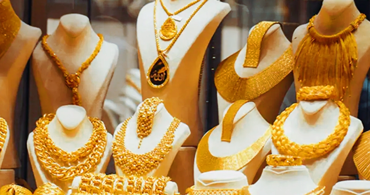 সাজানো স্বর্ণালংকার