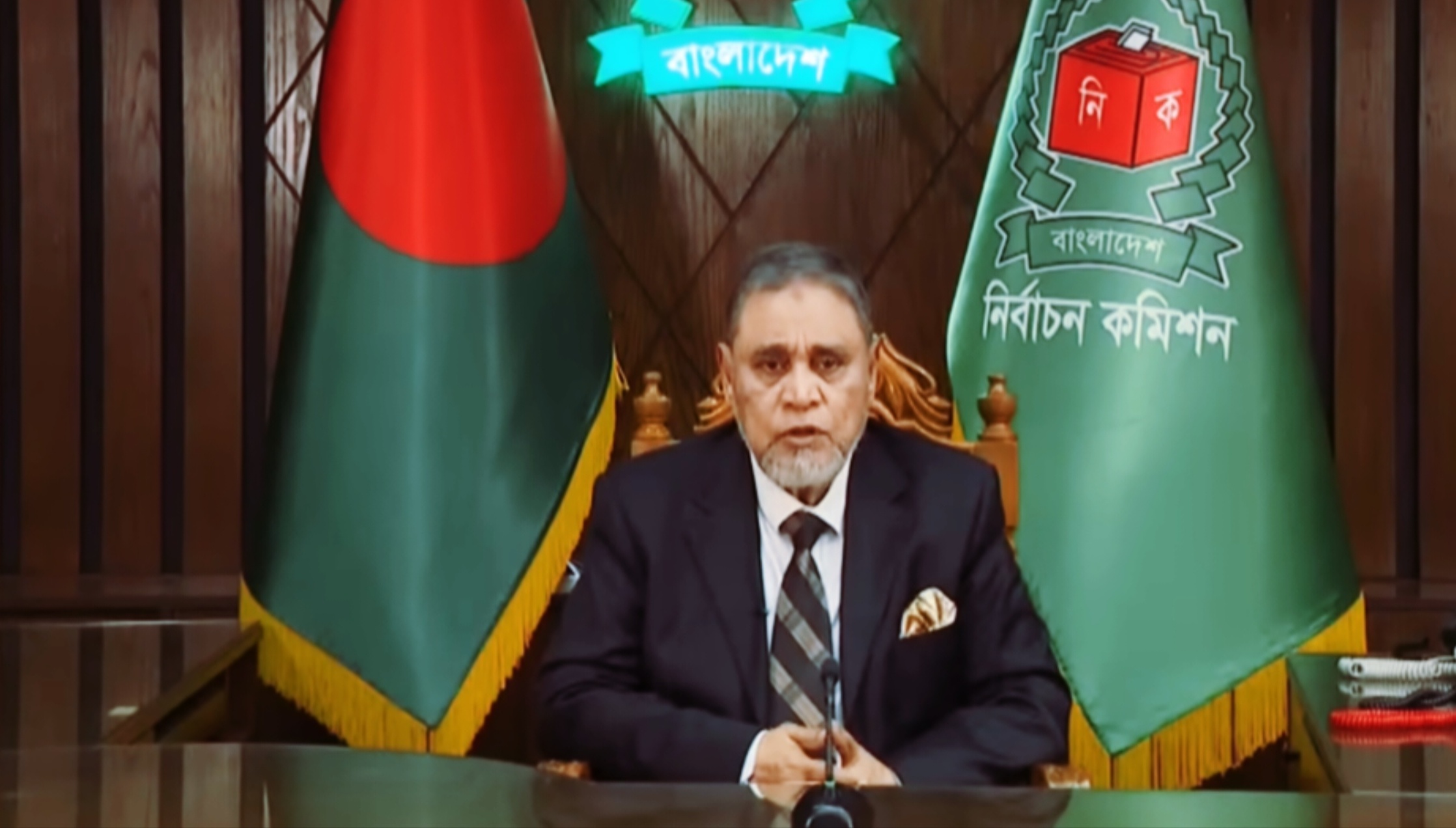 জাতির উদ্দেশে ভাষণ দিচ্ছেন প্রধান নির্বাচন কমিশনার এ এম এম নাসির উদ্দিন