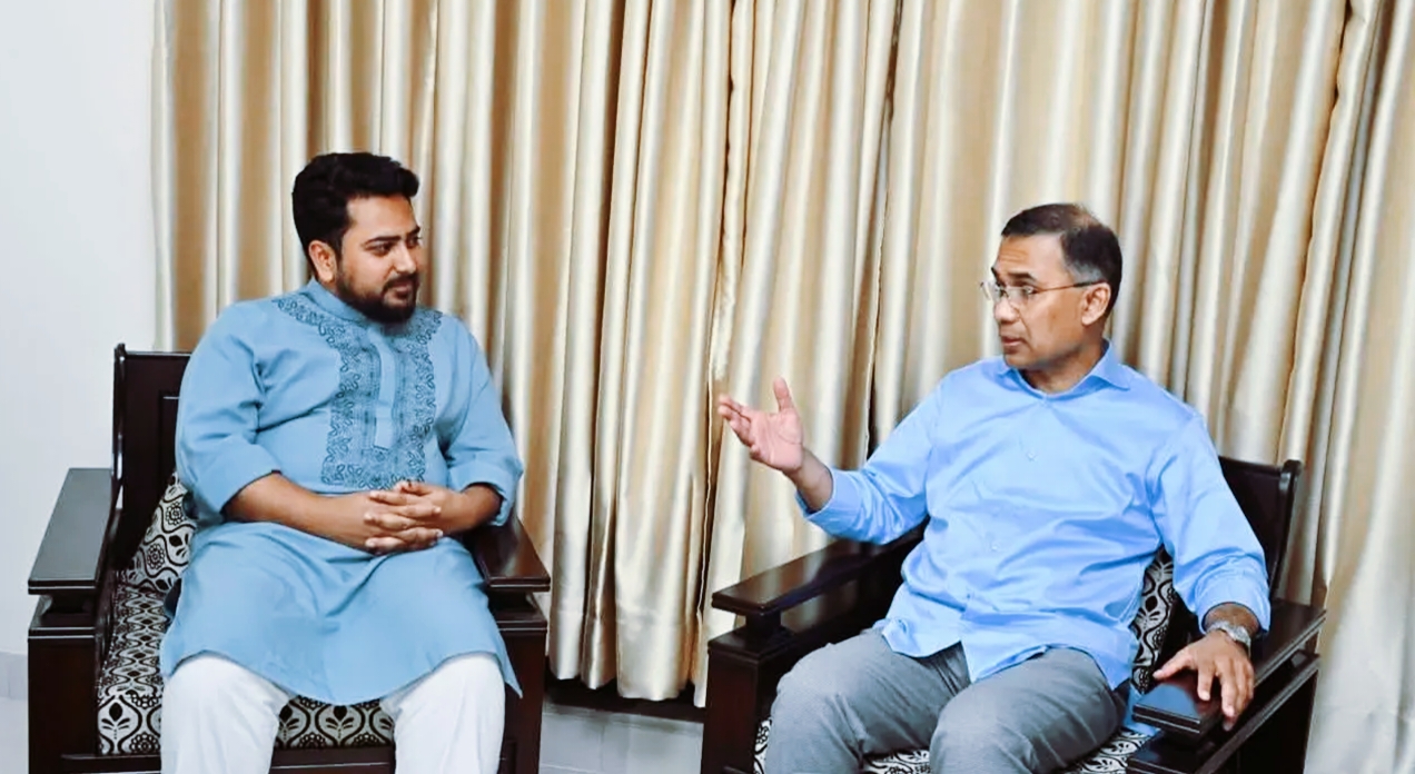 নাহিদ ইসলামের বাসায় এনসিপি নেতাদের সঙ্গে সৌজন্য সাক্ষাতে তারেক রহমান