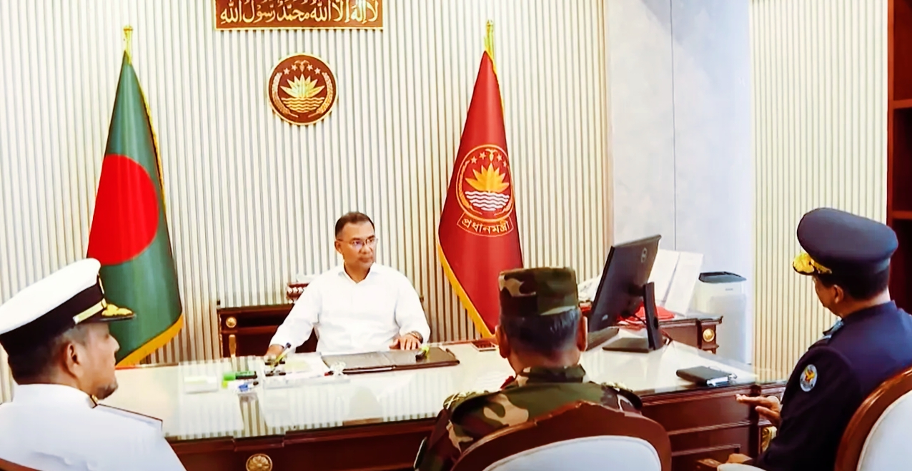 প্রধানমন্ত্রী তারেক রহমানের সঙ্গে তিন বাহিনী প্রধানের বৈঠক