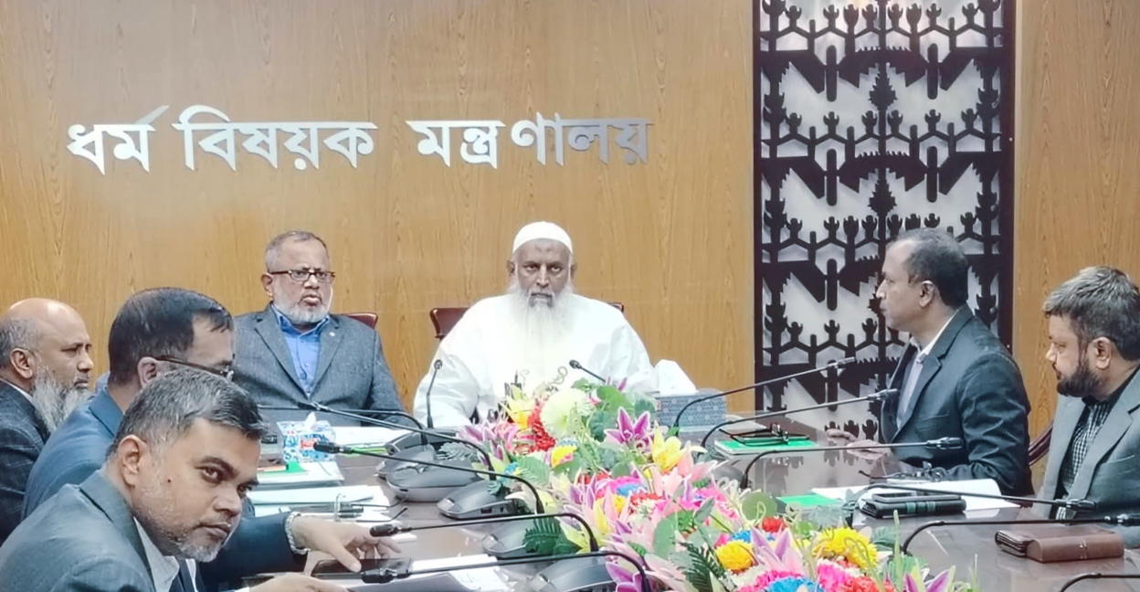 ধর্মমন্ত্রী কাজী শাহ মোফাজ্জাল হোসাইন সচিবালয়ে মতবিনিময় সভায় বক্তব্য দিচ্ছেন